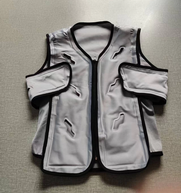 Vergleichende Analyse von Kühlkleidung mit Wasserzirkulation und Kühlkleidung mit Ventilator von Suzhou SenJoy Cooling Clothing Garment Co., Ltd.