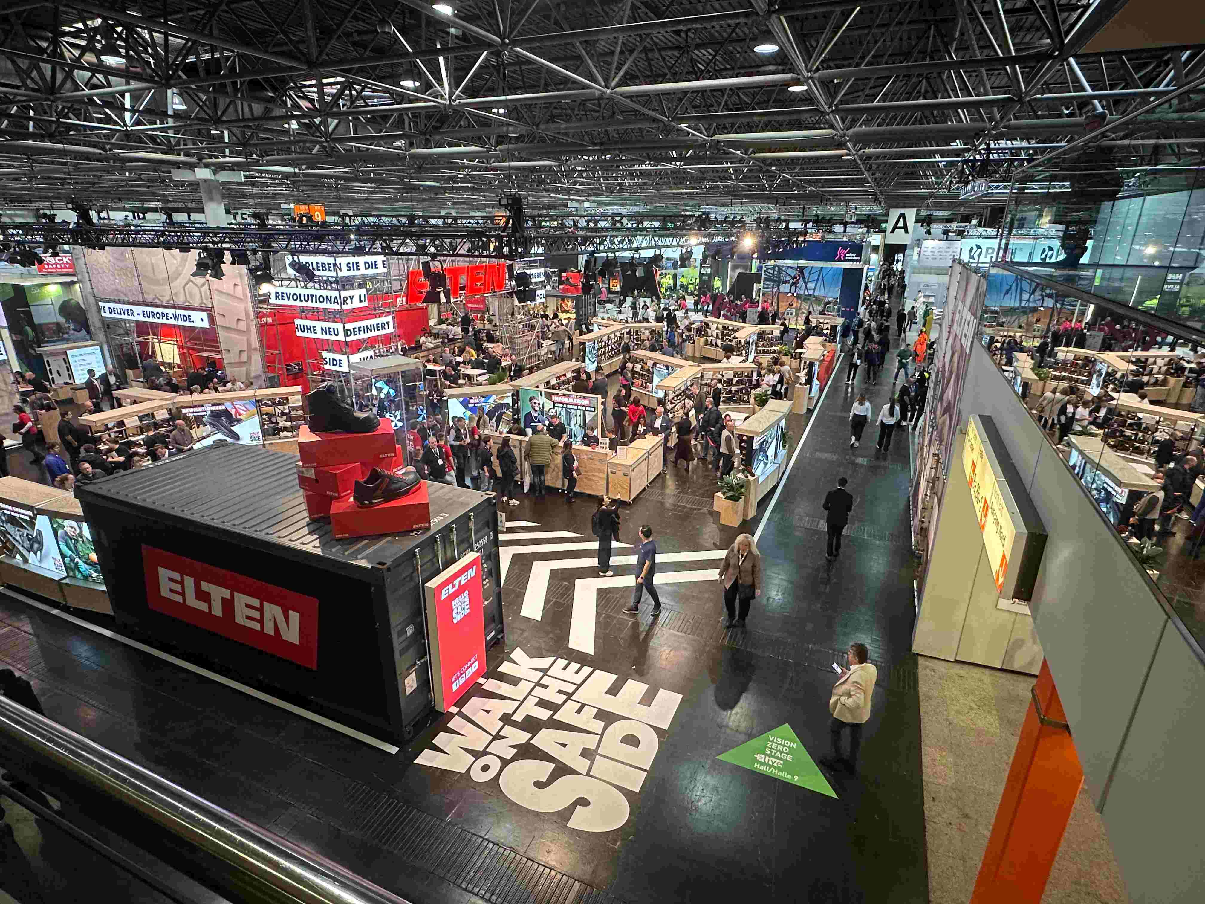 SenJoy präsentiert innovative Kühlbekleidung auf der internationalen Fachmesse A+A in Deutschland.