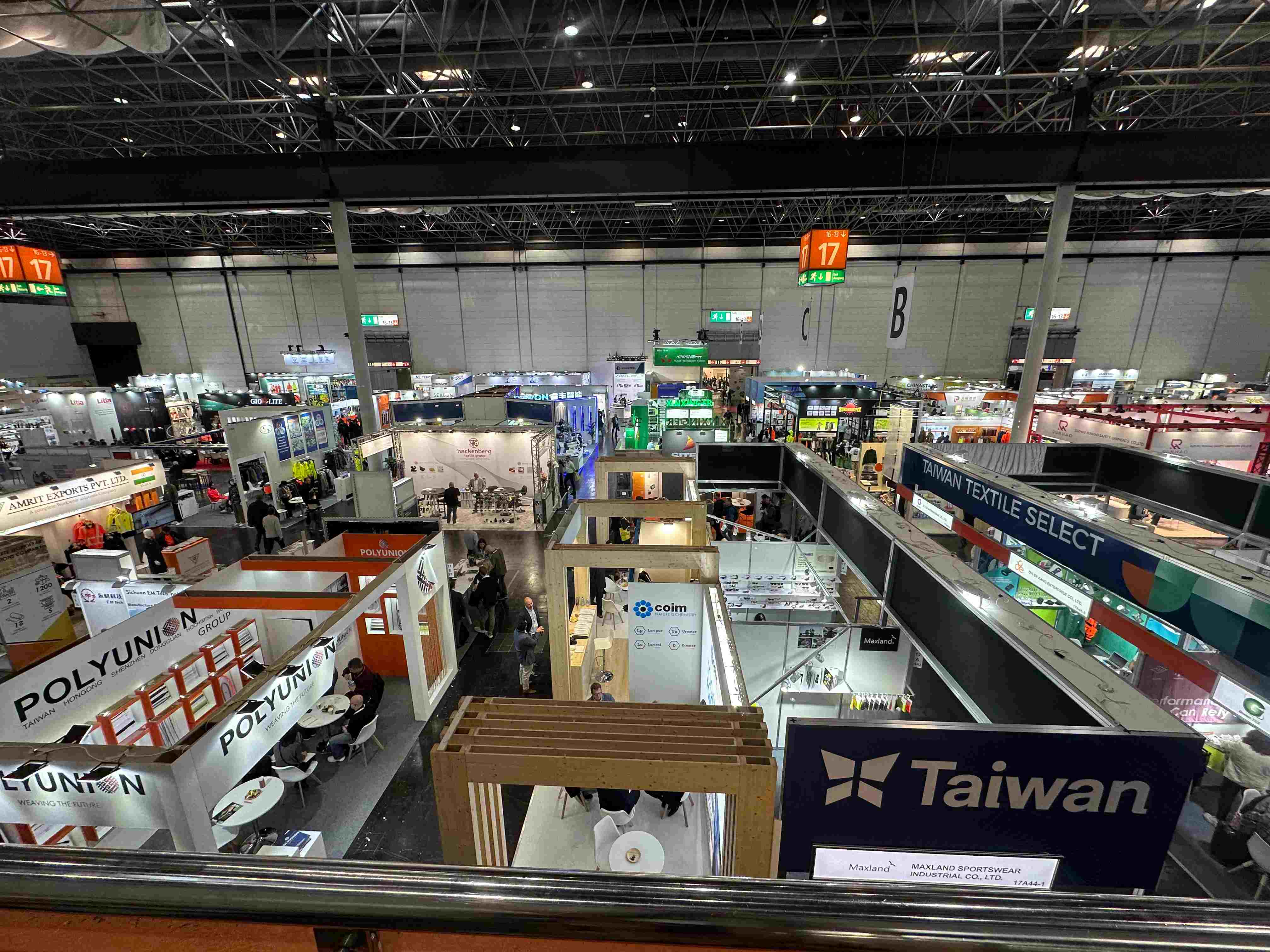 SenJoy präsentiert innovative Kühlbekleidung auf der internationalen Fachmesse A+A in Deutschland.